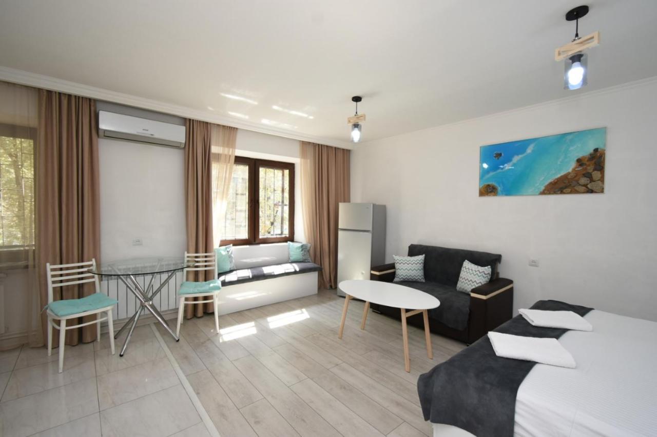 Cozy Apartment Near To The Metro H Kochar 19 Yerevan Bagian luar foto