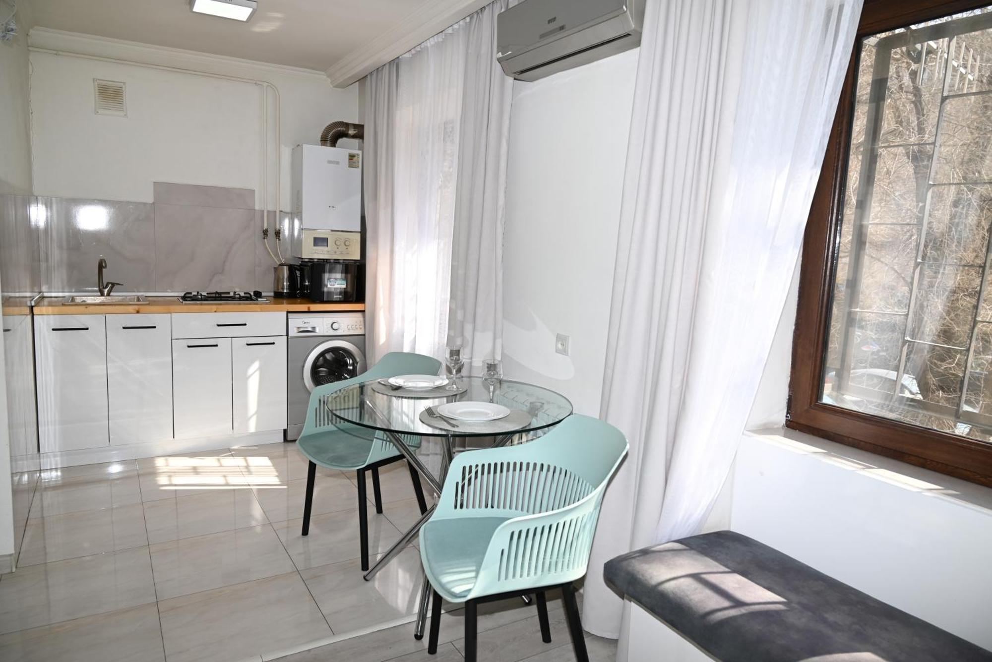 Cozy Apartment Near To The Metro H Kochar 19 Yerevan Bagian luar foto